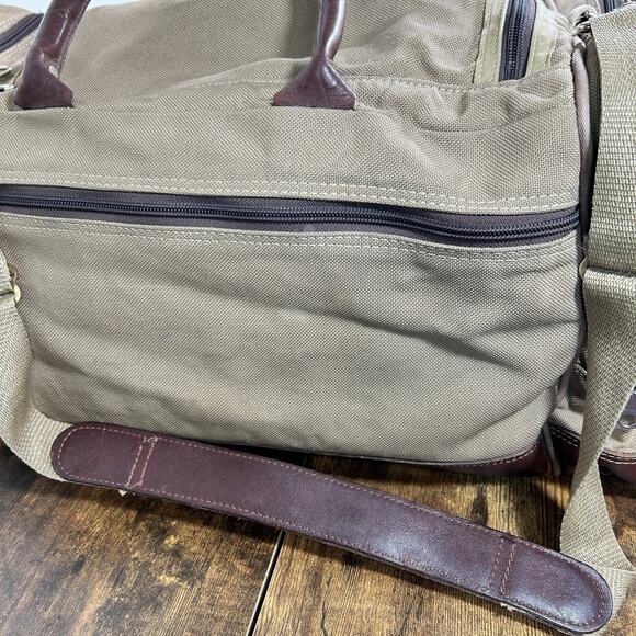 VTG Tan Canvas Leather Battenkill Travel Bag Diamond Bluff Hunting USA 22” - Picture 13 of 16